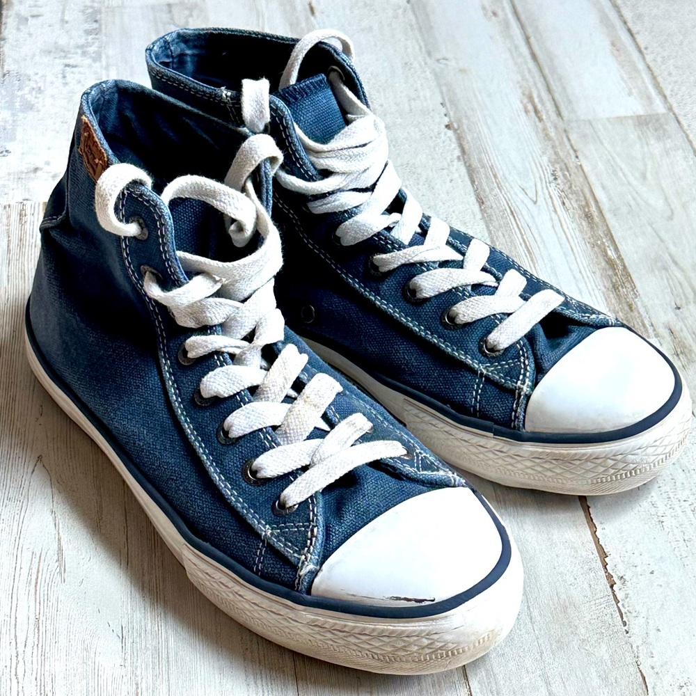 Kids Levi’s High Top Sneakers Size 4.5